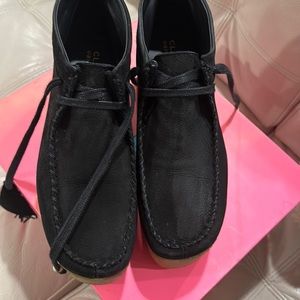 Clarks platform Wallabee black in women size 8 1/2